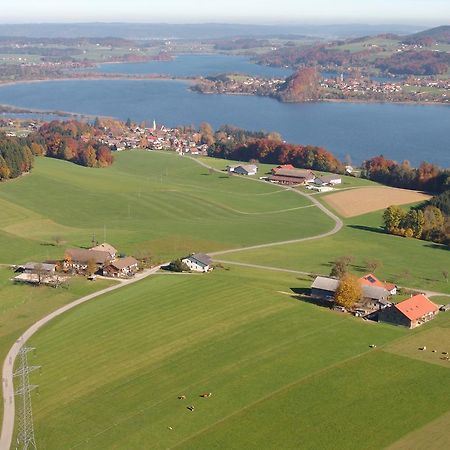 Baby- Und Kinderhof Aicherbauer Seeham Exterior foto