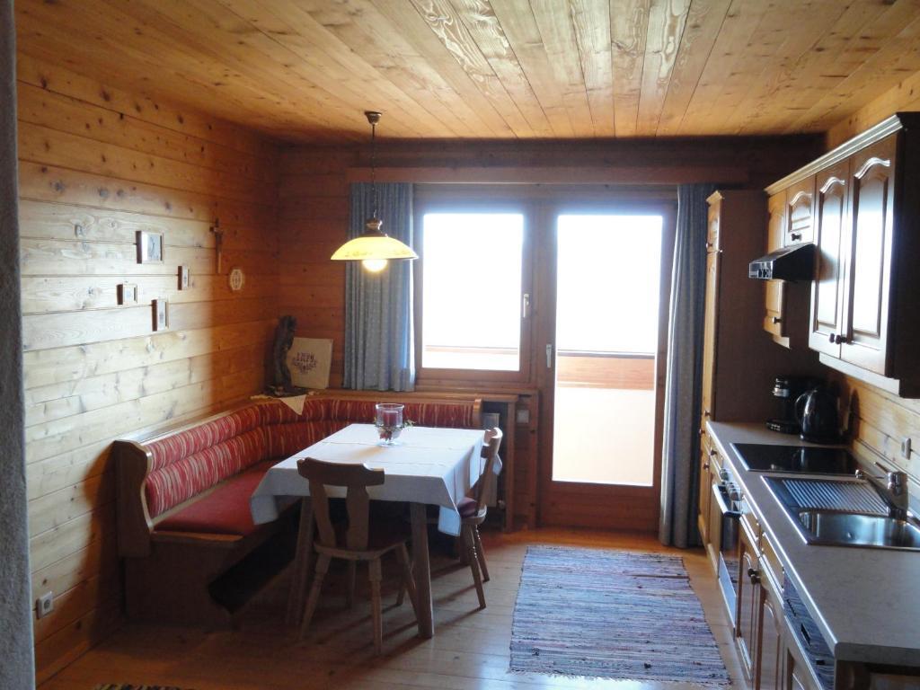 Baby- Und Kinderhof Aicherbauer Seeham Exterior foto